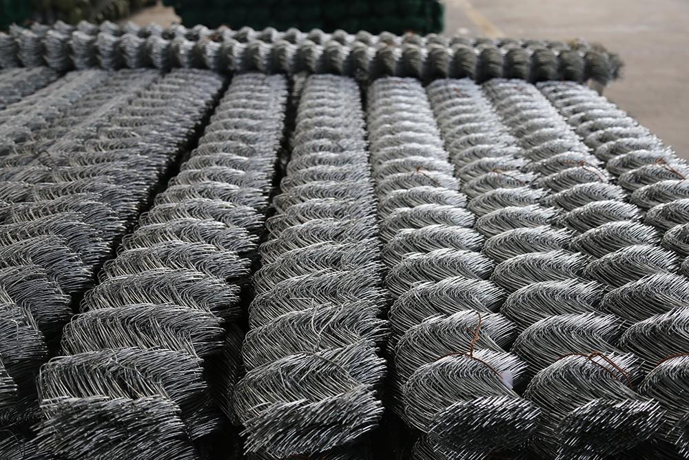 主材：镀锌铁丝网